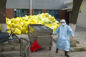 CHINA SE ENFRENTA A UNA MONTAÑA DE DESECHOS MÉDICOS